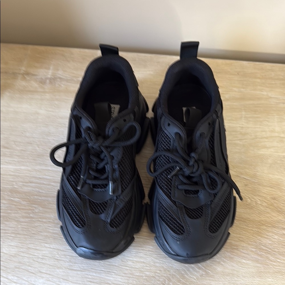 Steve Madden Black Athletic Shoes Sleek Design